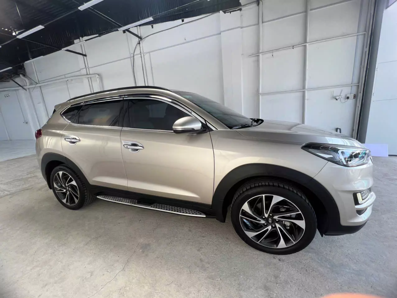 Hyundai Tucson 1.6 Turbo 2020, Giá bán: 696 triệu (có bớt Lộc), Ghi Vàng, nội thất Kem.-3