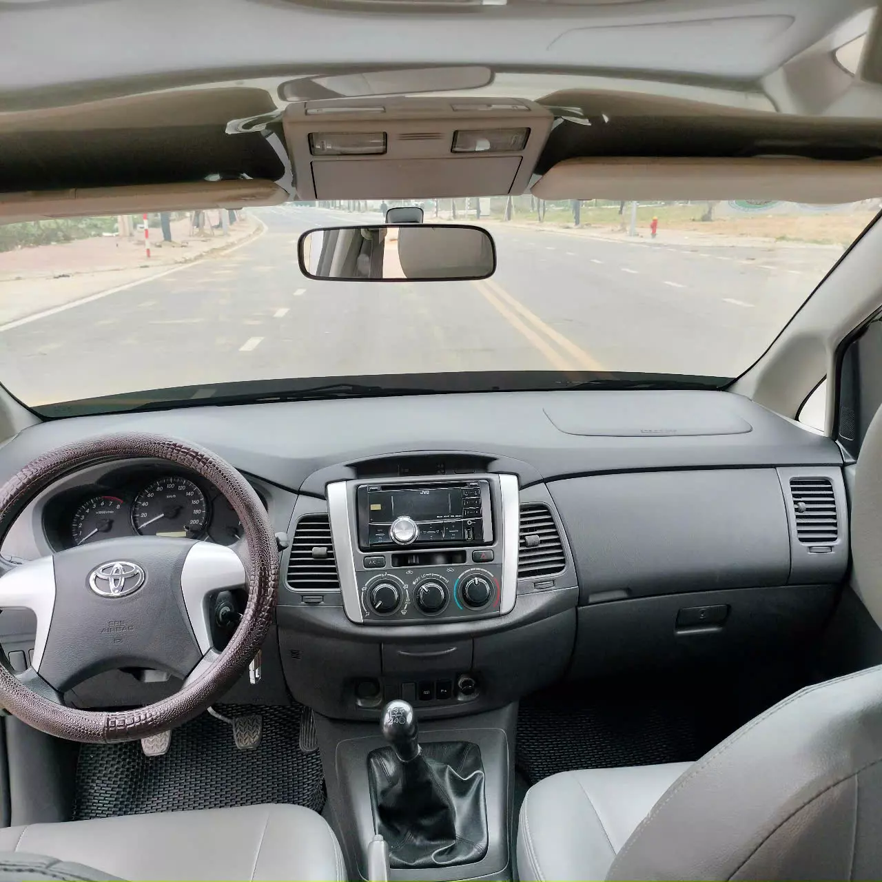 Chính chủ bán xe Inova E đời 2013 tên tư nhân-3