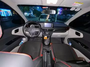 Xe chính chủ i10 sedan 1.2 AT đỏ - 2023-5