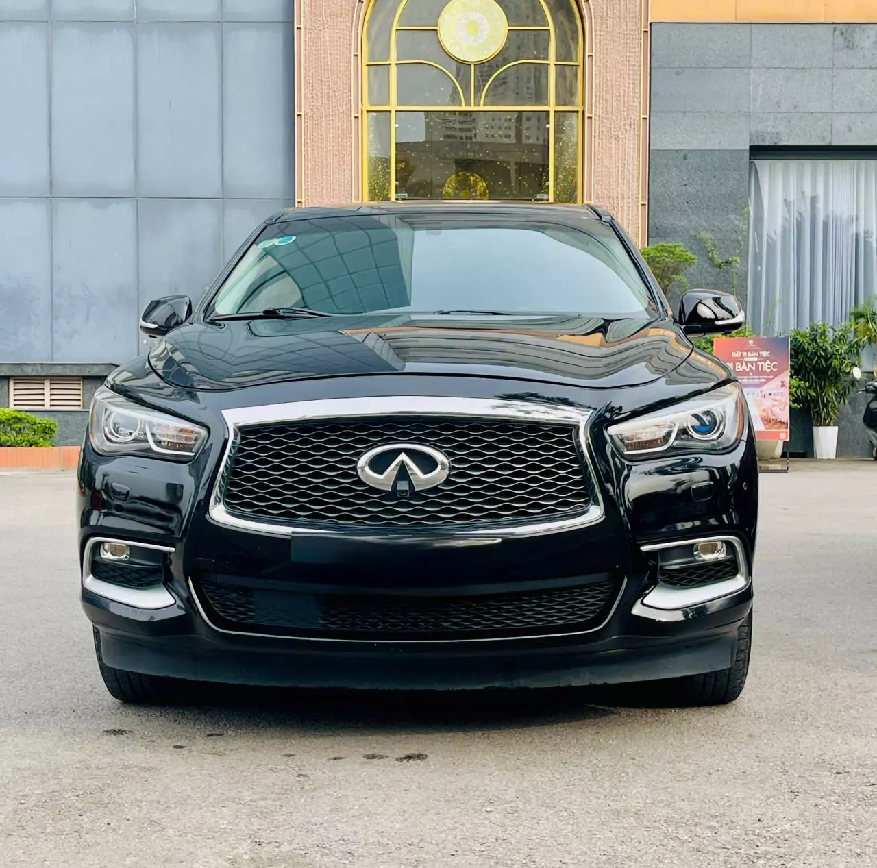 Cần tiền bán gấp Xe Infiniti QX60 2017, đăng ký 2018, giá lăn bánh 3.6 tỷ, nay chỉ bán 1.275 triệu-0