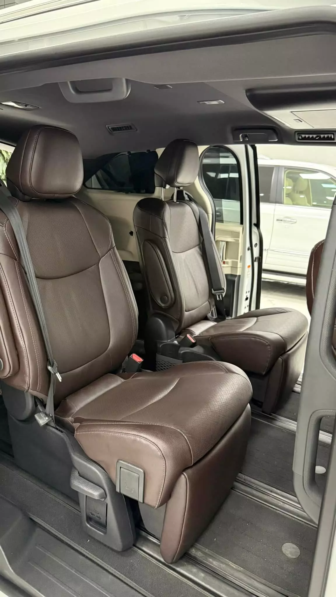Bán Toyota Sienna Platinum 2.5AT nhập Mỹ, sản xuất 2020.-10