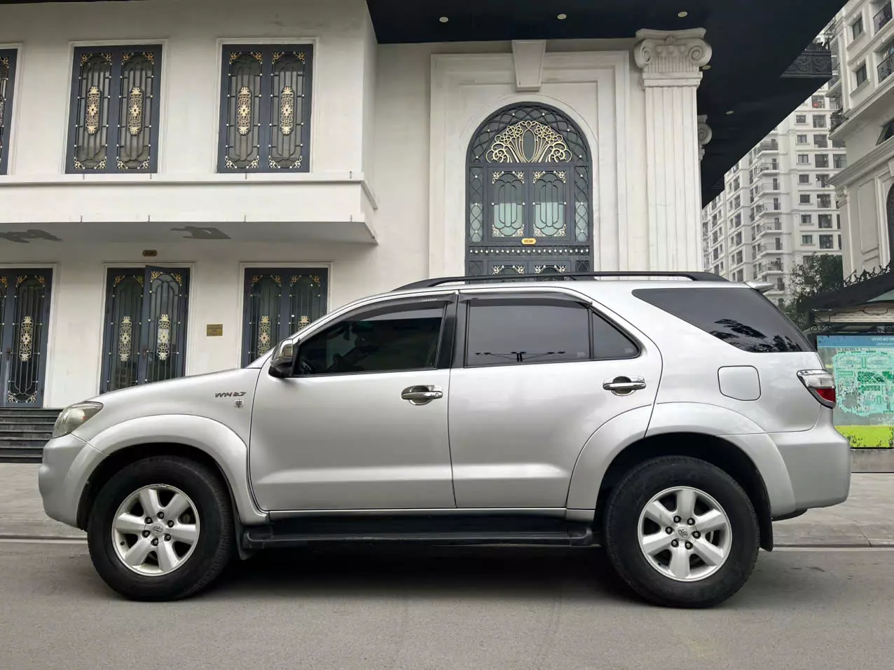 Toyota Fortuner 2010 2.7V 4x4 AT - 170000 km- 295 triệu-3