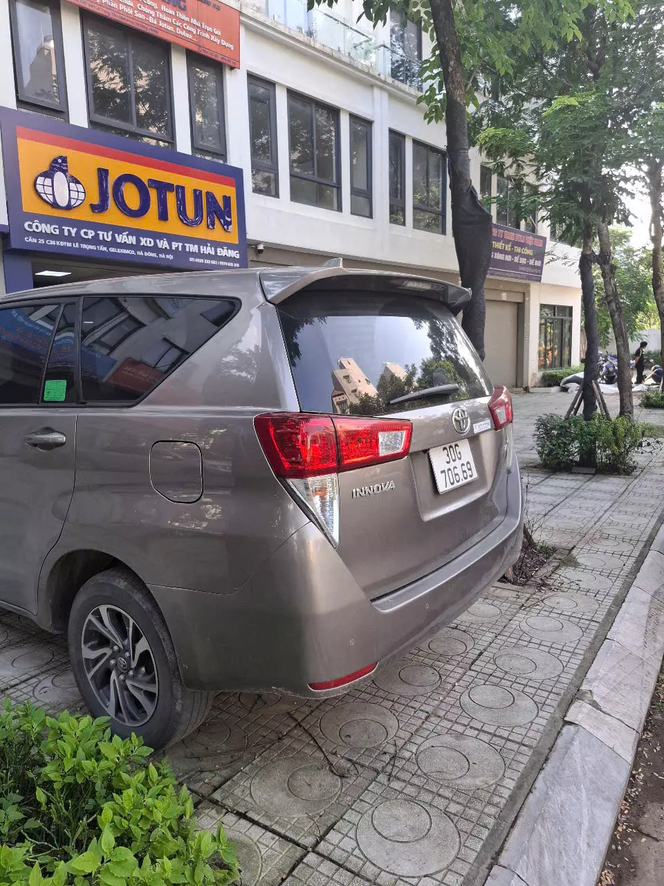 Bán Toyota Innova bản mới  số sàn – sản xuất 12/2020 – chính chủ từ đầu-2