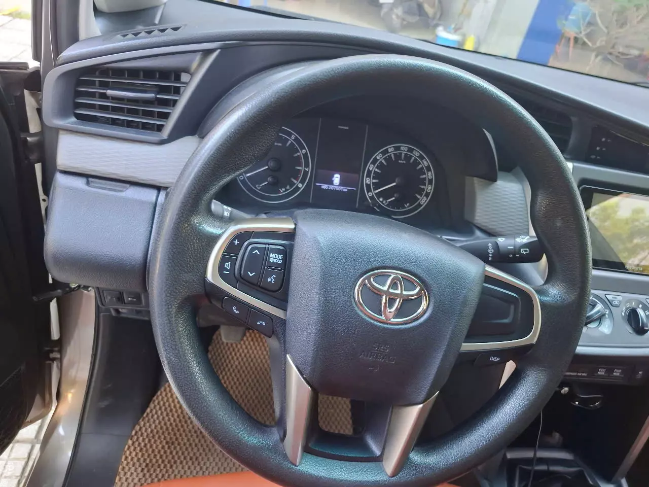Bán Toyota Innova bản mới  số sàn – sản xuất 12/2020 – chính chủ từ đầu-4