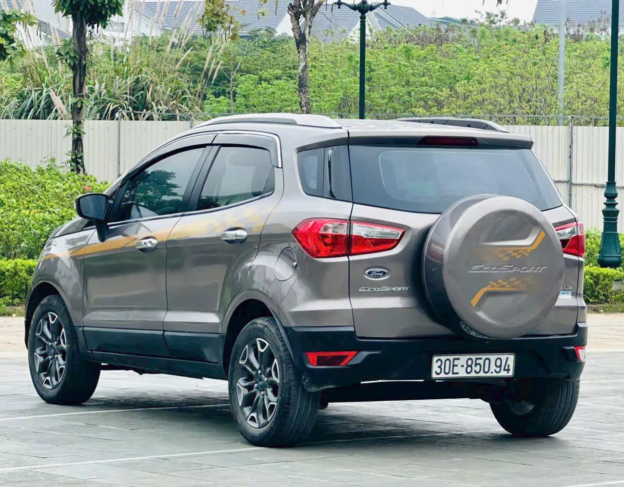 Chính chủ bán xe Ford ecosboot 2017 Titanium-0