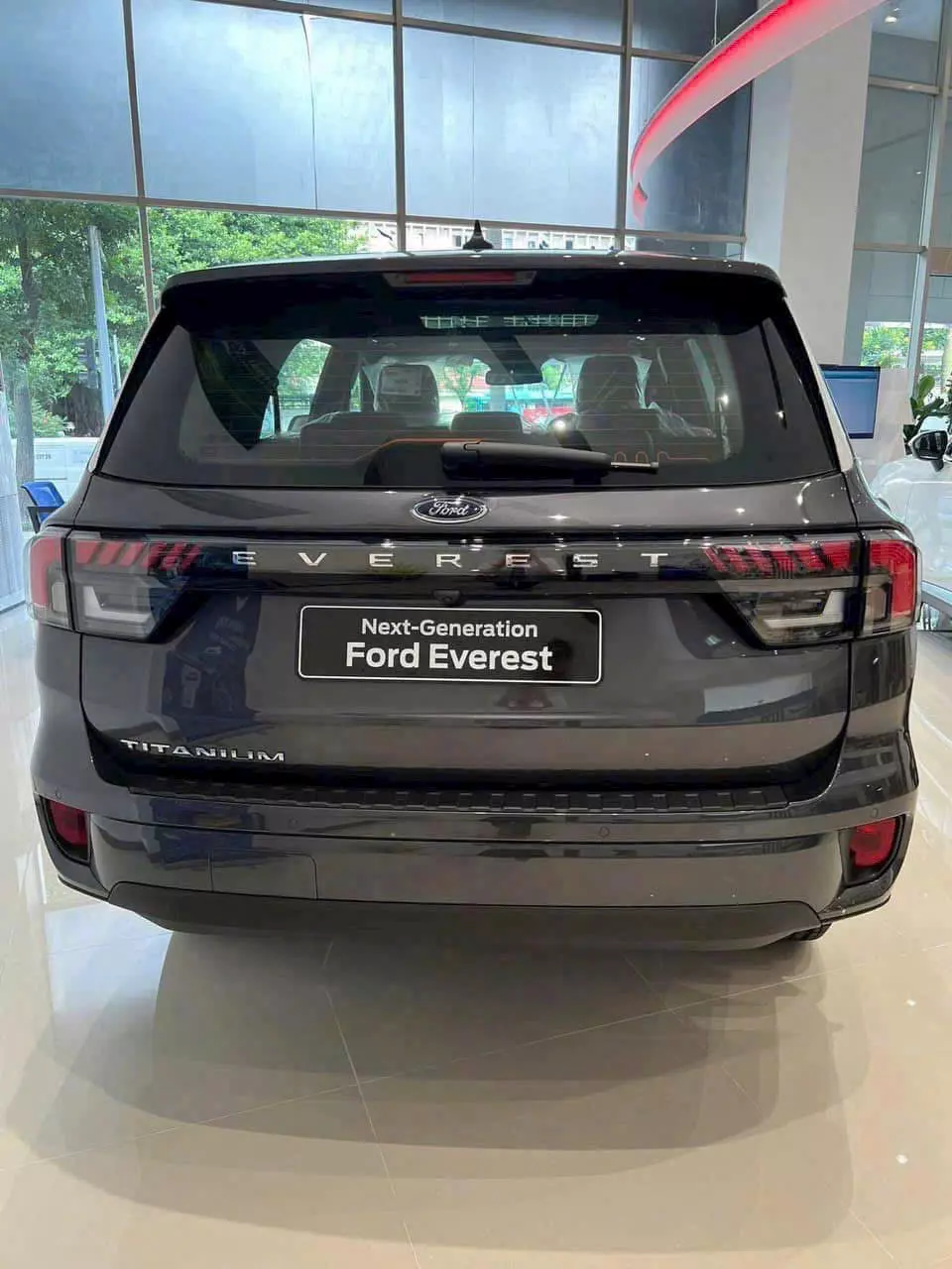BÁO GIÁ XE FORD THÁNG 4/2025 Sẵn xe - Đủ màu - Giao xe ngay - Chính sách tốt-3