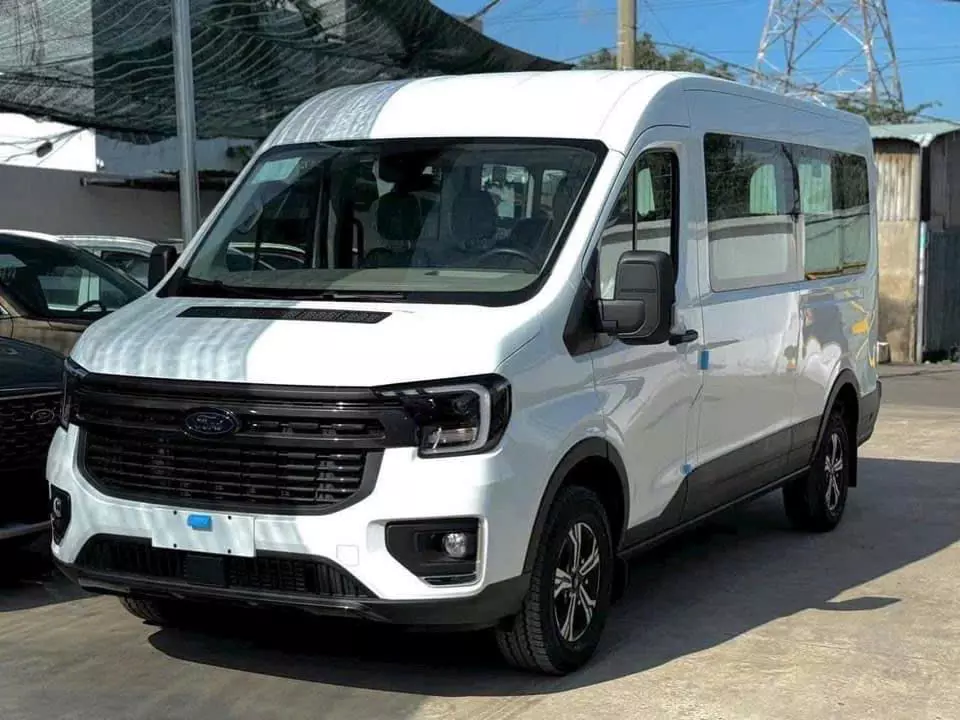 BÁO GIÁ XE FORD THÁNG 4/2025 Sẵn xe - Đủ màu - Giao xe ngay - Chính sách tốt-0