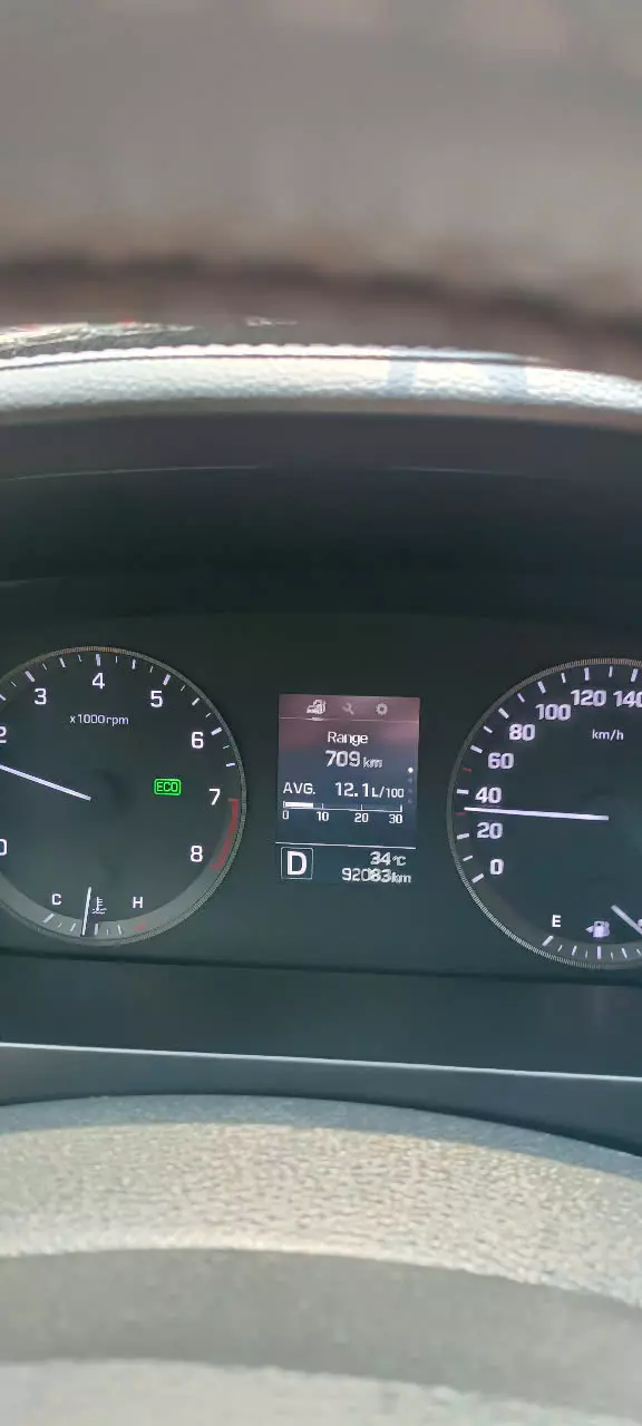 Cần bán gấp Hyundai Sonata 2014 - Giá 400 triệu-3