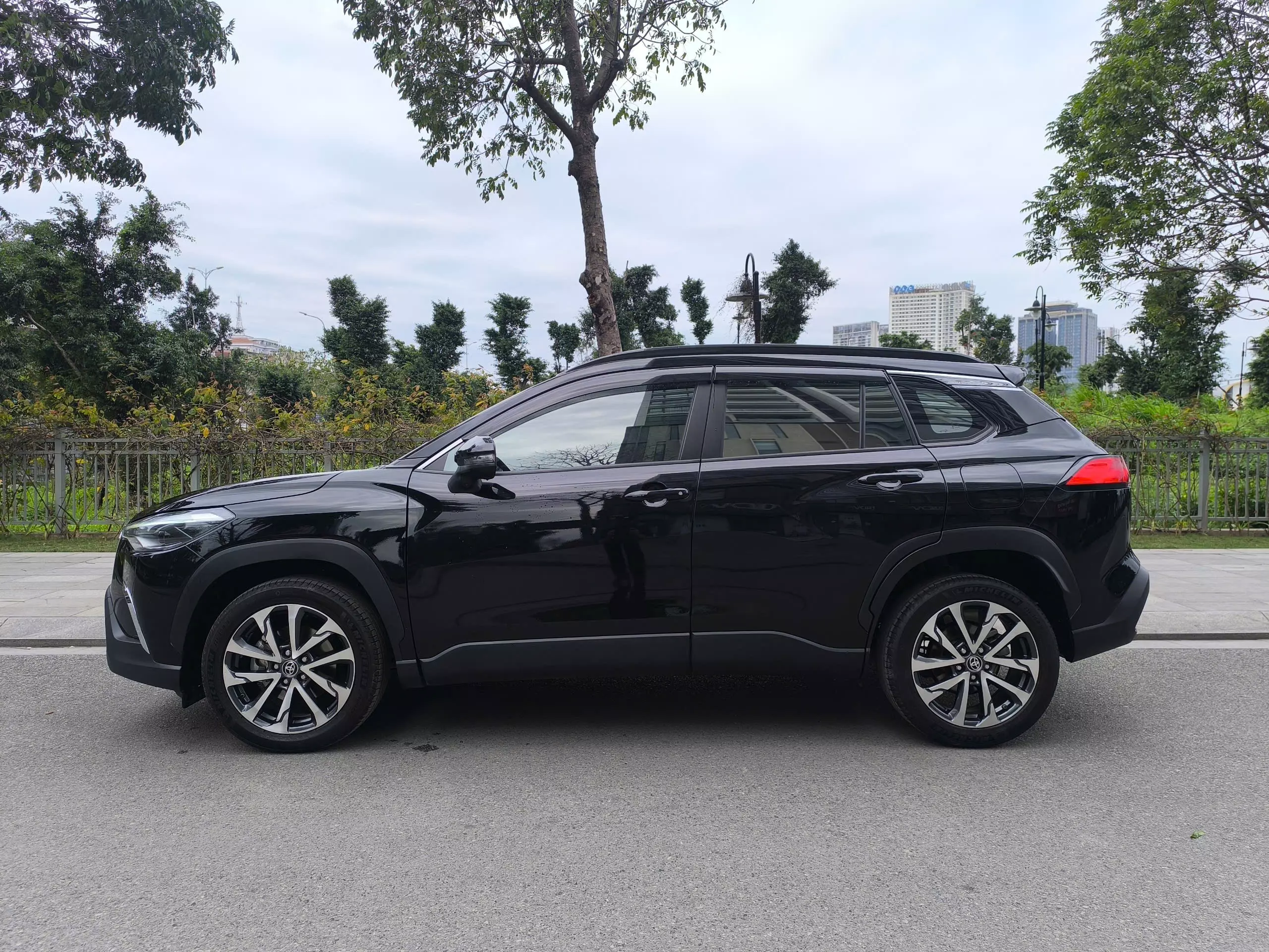 Chính Chủ Cần Bán Xe Toyota Cross 2020 Bản V-7