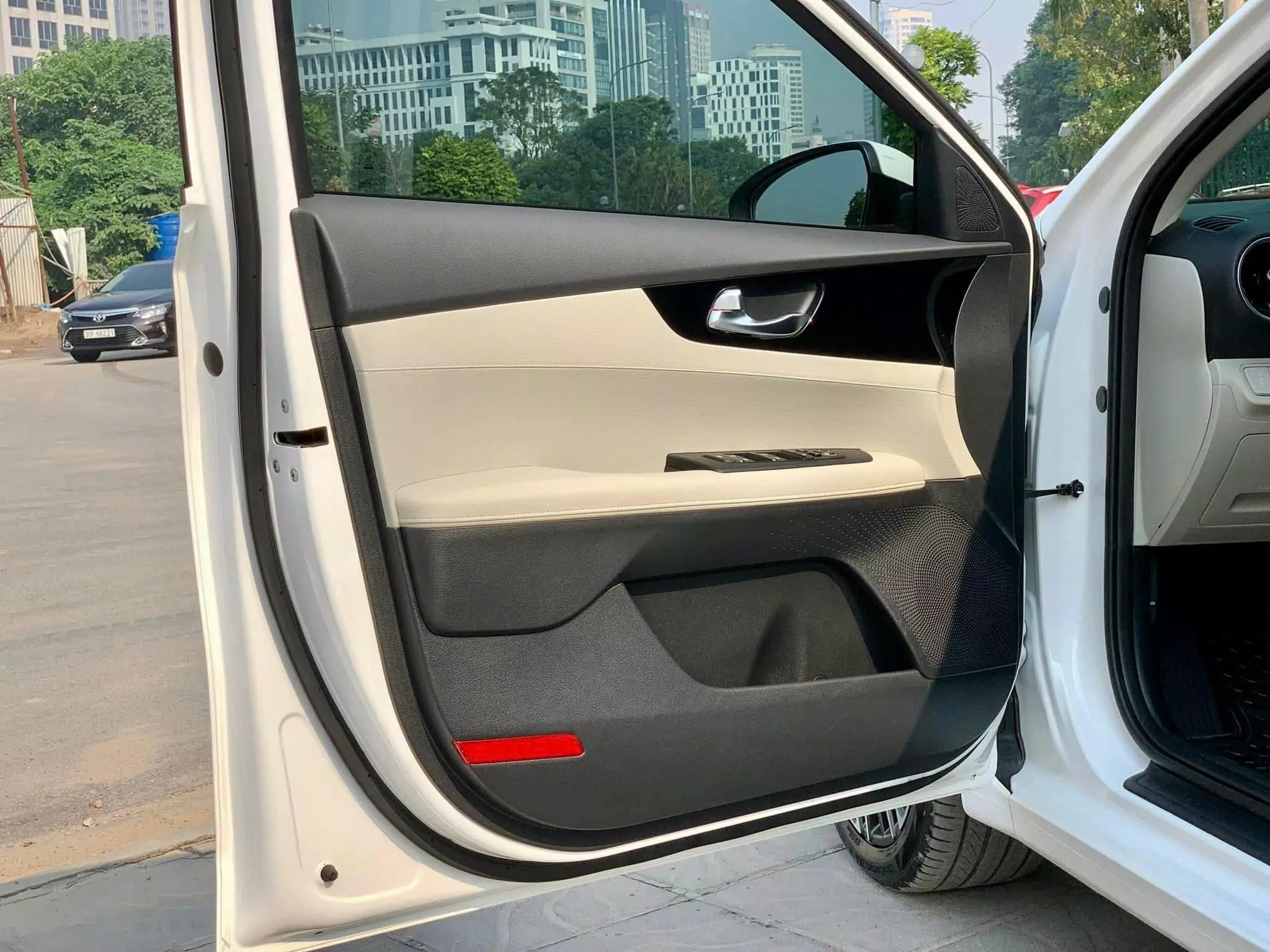 ♦ KIA K3 1.6 AT LUXURY – ƯU ĐÃI CỰC KHỦNG TRONG THÁNG 5! ♦ -4