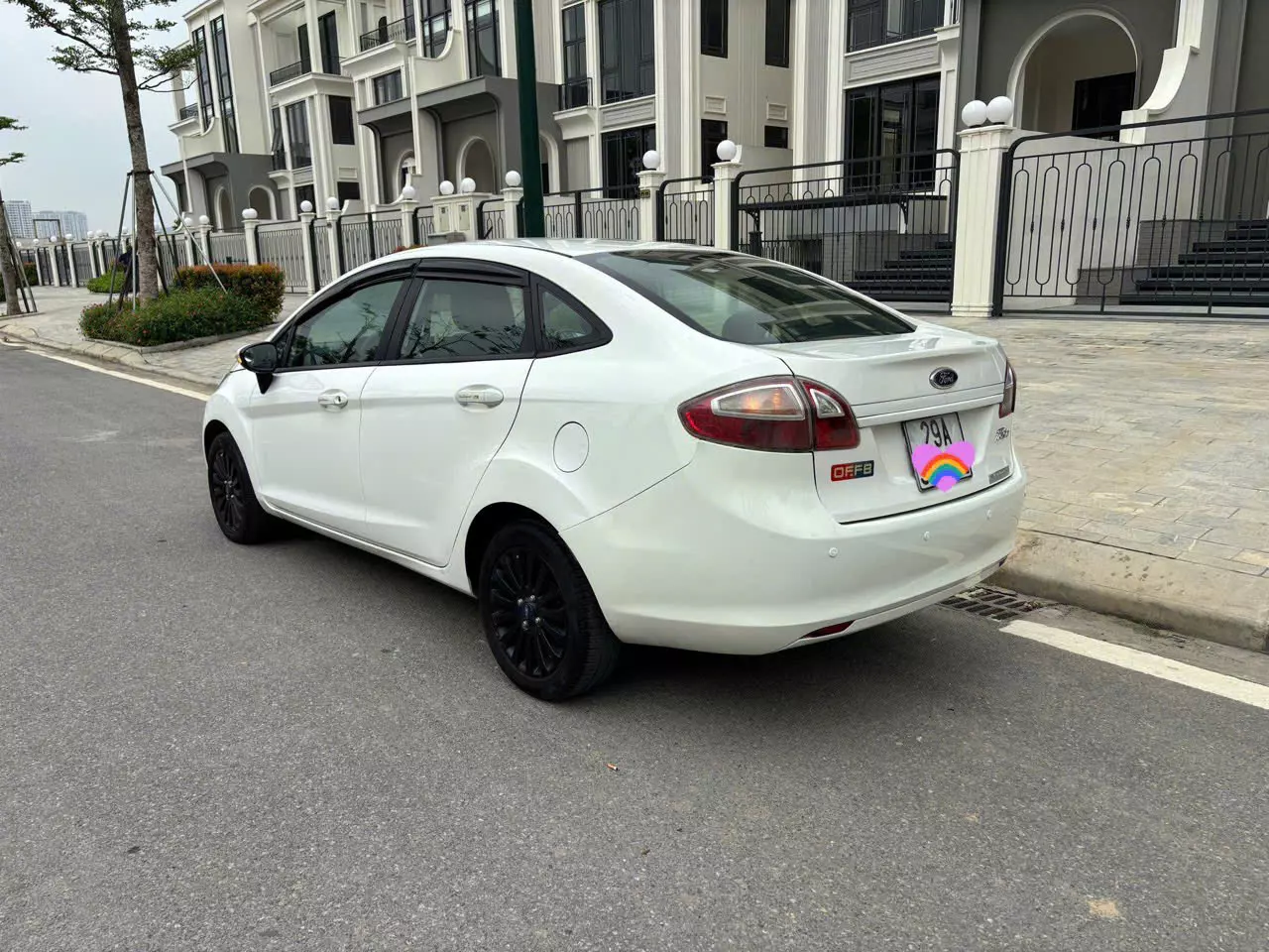 Ford Fiesta 2011 1.6 AT Sedan - 115000 km-1