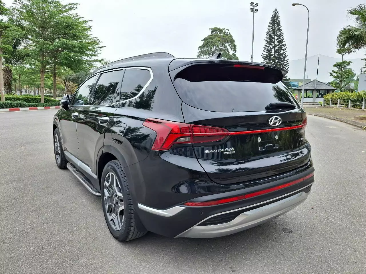 Chính chủ bán Santafe Premium 2.5L HTRAC, sản xuất 2022 màu đen, đăng ký tên cá nhân-1
