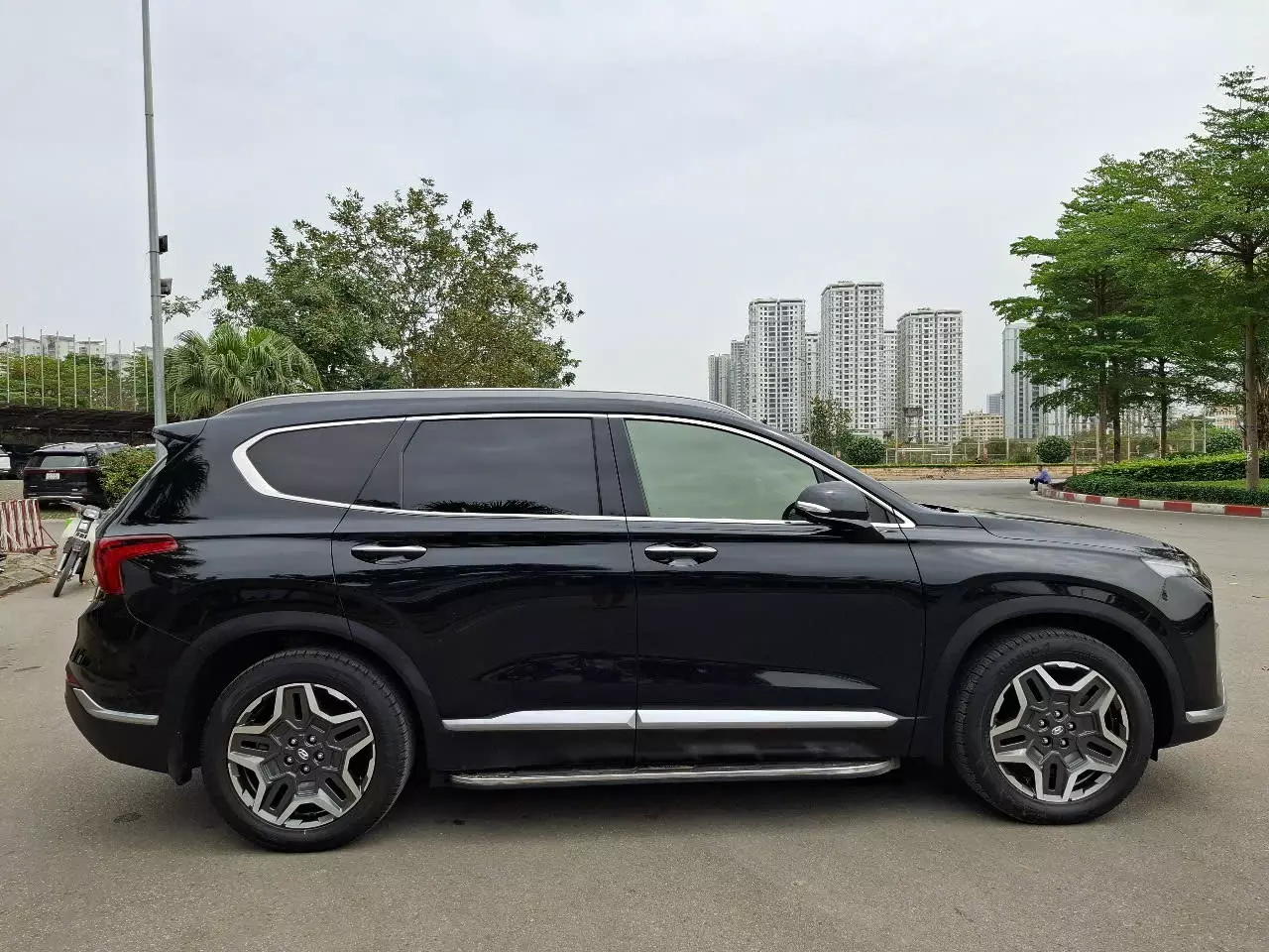 Chính chủ bán Santafe Premium 2.5L HTRAC, sản xuất 2022 màu đen, đăng ký tên cá nhân-8