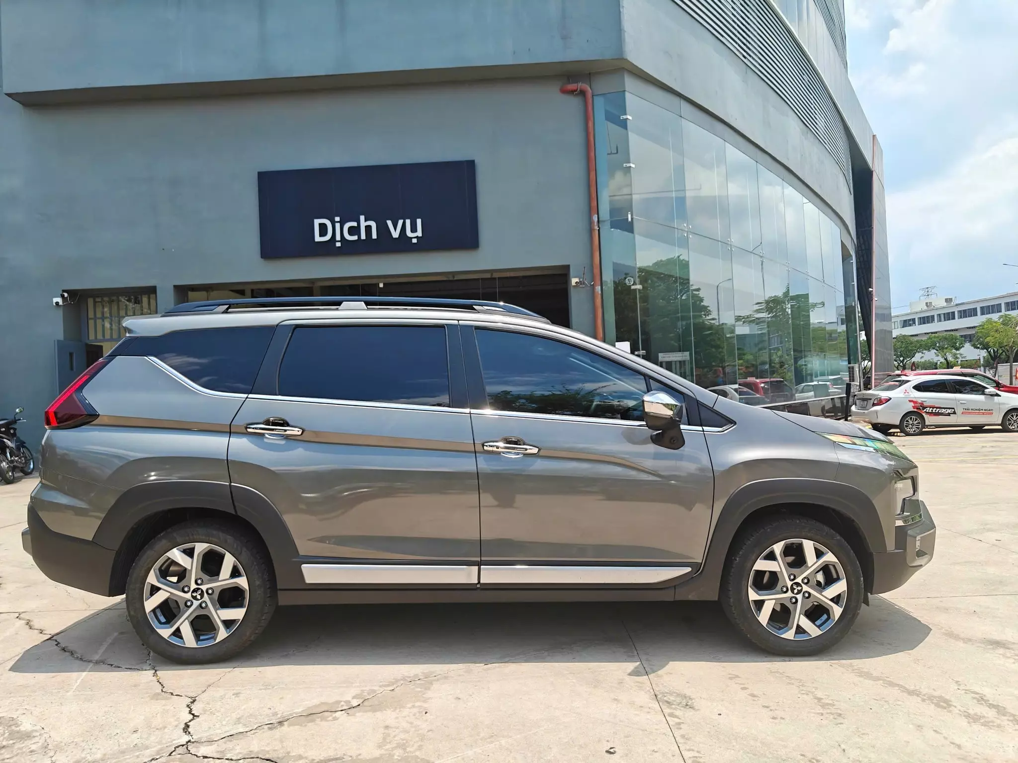 Bán xe Mitsubishi Xpander Cross 2024, màu xám, nhập khẩu chính hãng, giá tốt-0