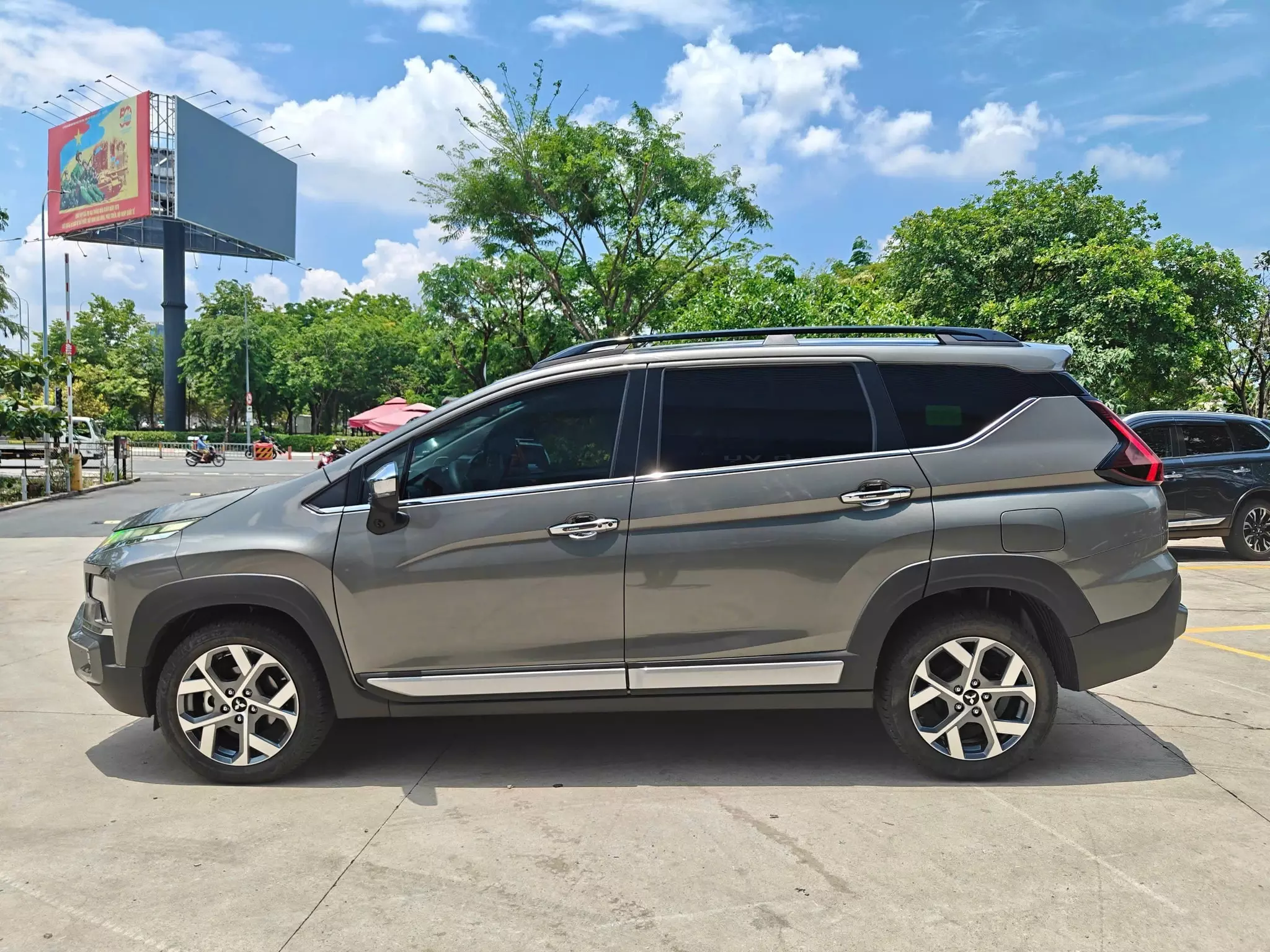 Bán xe Mitsubishi Xpander Cross 2024, màu xám, nhập khẩu chính hãng, giá tốt-3