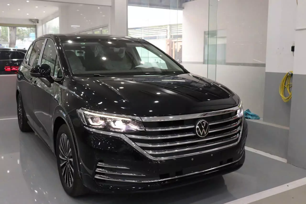 CẦN BÁN XE Volkswagen Vilorant Luxury-0