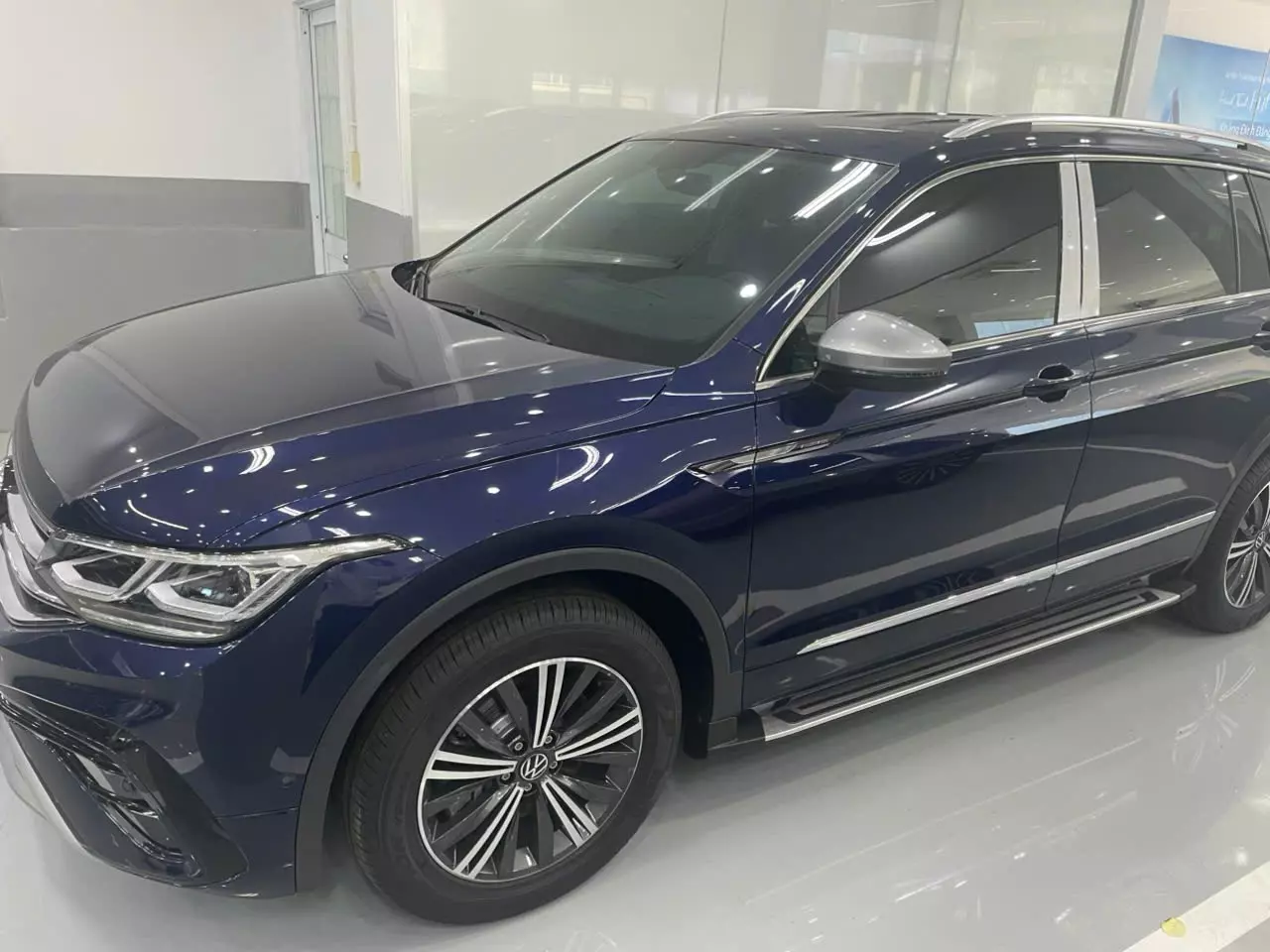 CẦN BÁN XE Volkswagen Tiguan-0