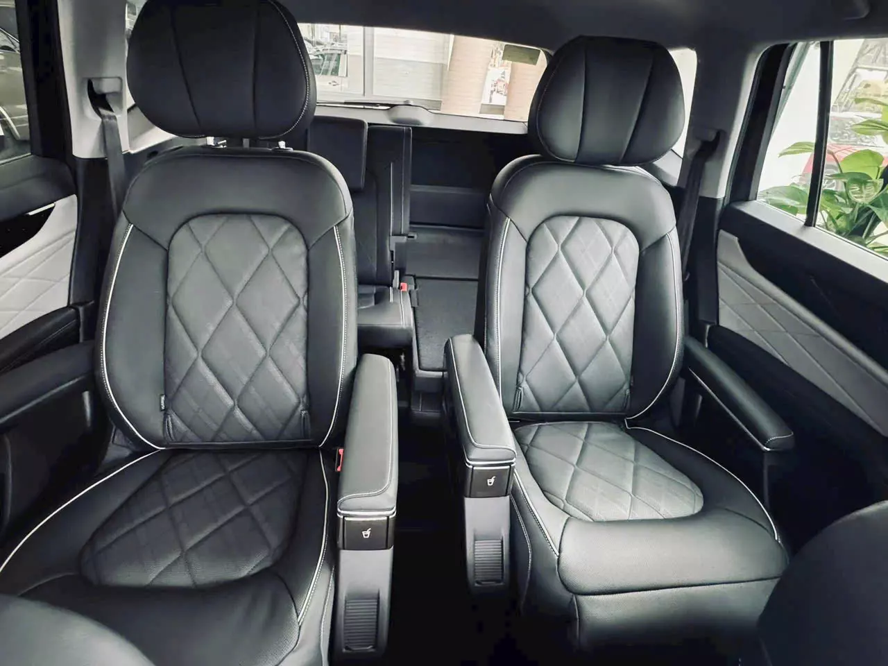 CẦN BÁN XE Teramont President - SUV 6 chỗ-2