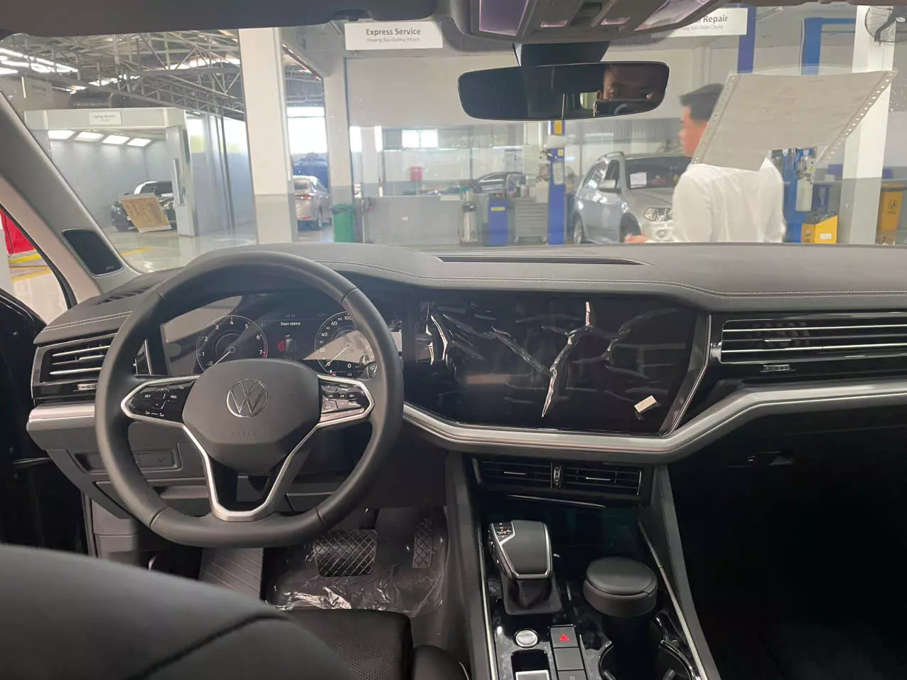 CẦN BÁN XE Volkswagen Touareg-1