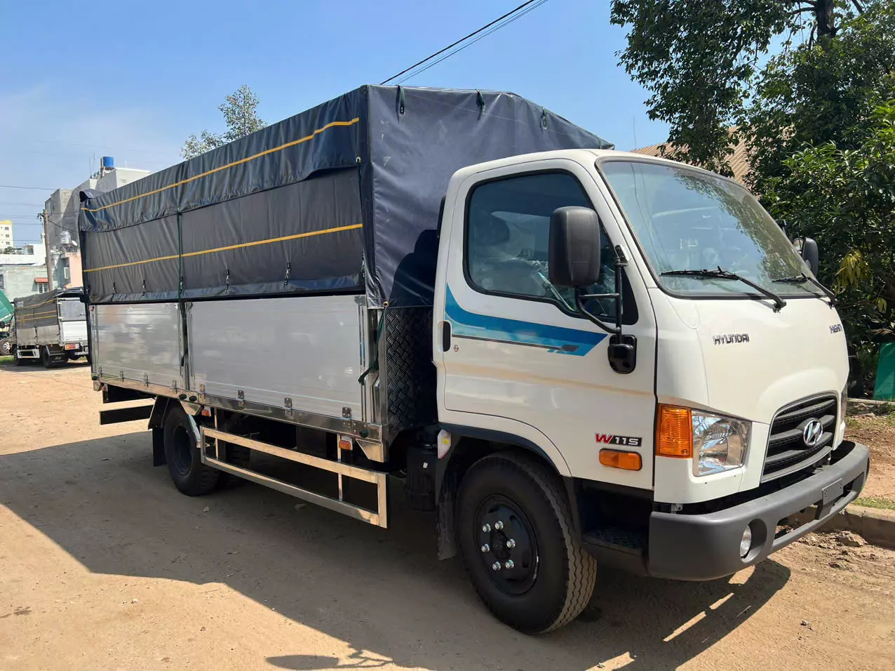 Hyundai Mighty W11S-6T8 thùng bạt-2