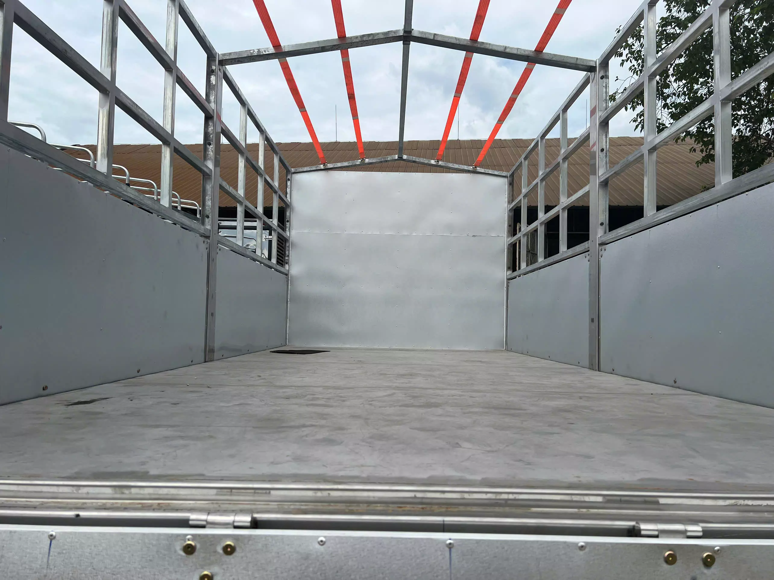 Hyundai Mighty W11S-6T8 thùng bạt-4