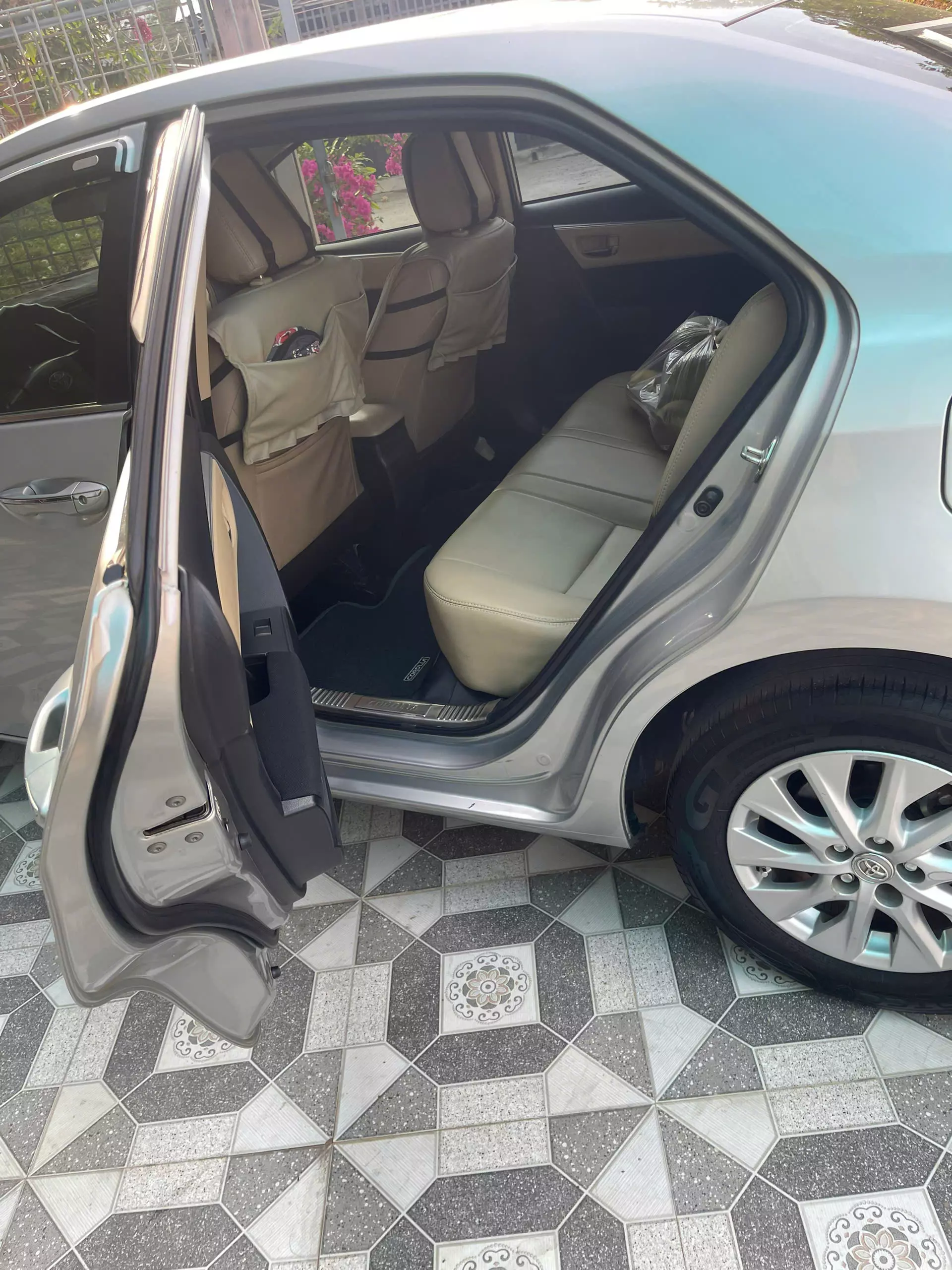 Chính chủ bán xe TOYOTA COROLLA 1.8E sản xuất năm 2018-4