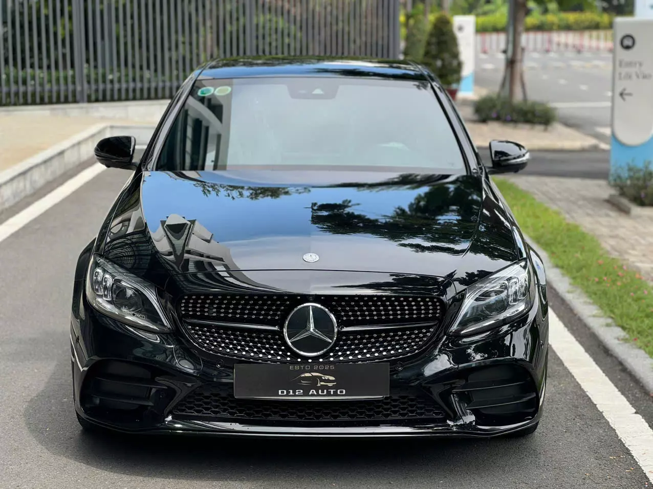 Cập bến C300 AMG -1