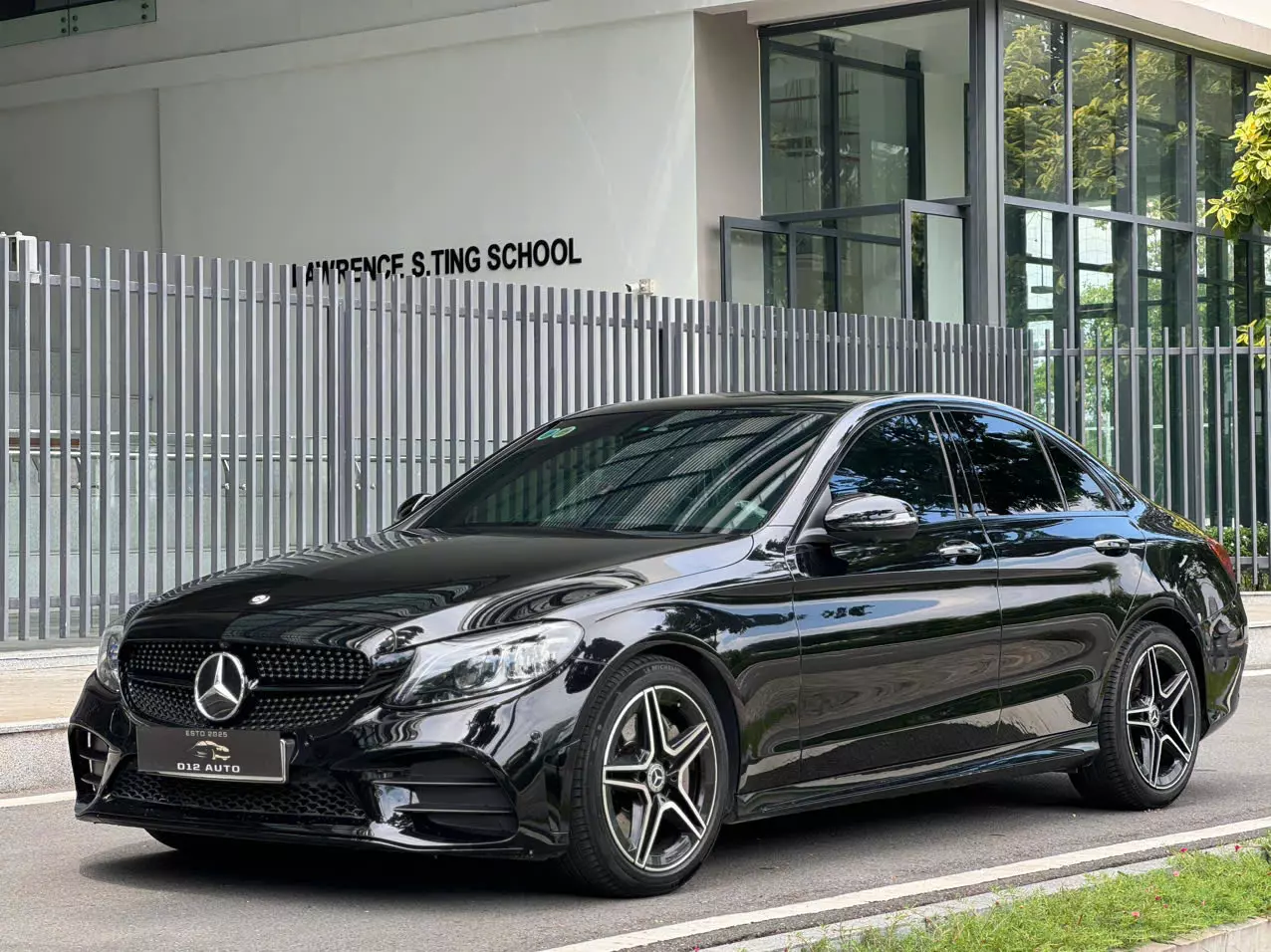 Cập bến C300 AMG -4