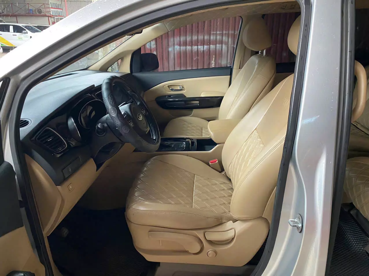 Cần Bán Xe  Kia Sedona 3.3 Sản Xuất Năm  2015 -9