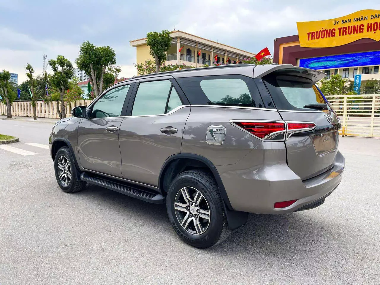 Chính chủ bán xe Fortuner 2019 số sàn-1