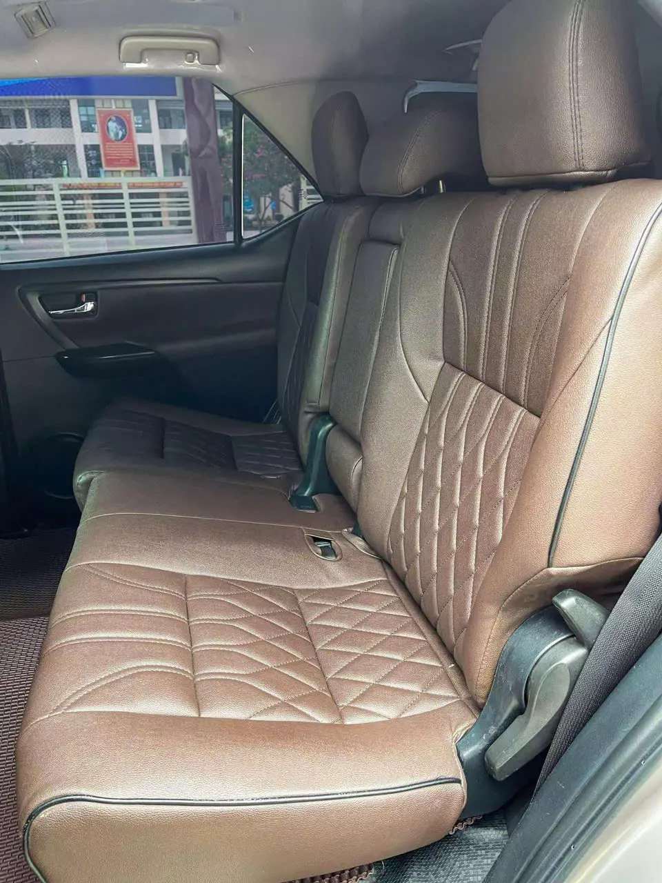 Chính chủ bán xe Fortuner 2019 số sàn-6
