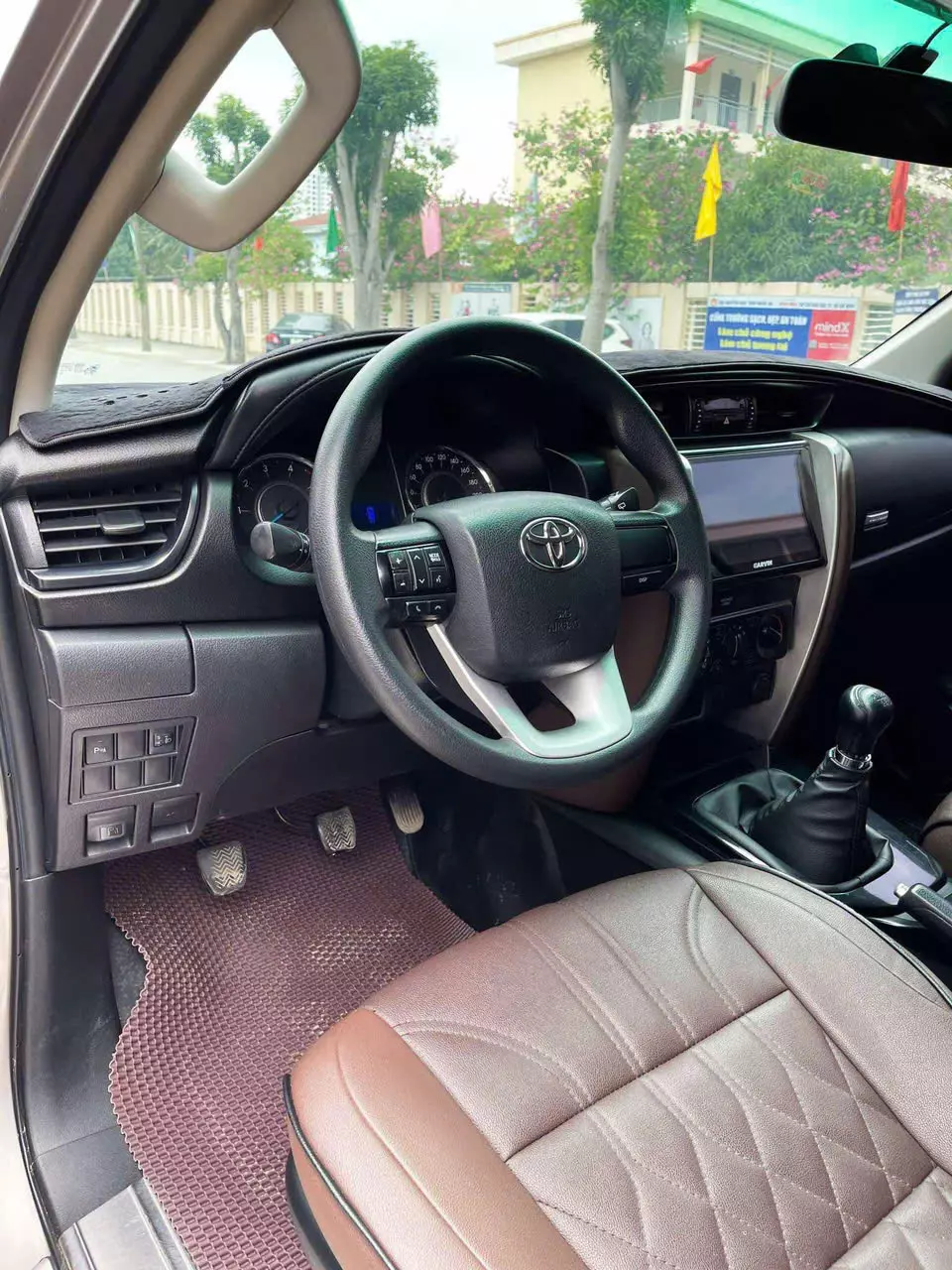 Chính chủ bán xe Fortuner 2019 số sàn-8