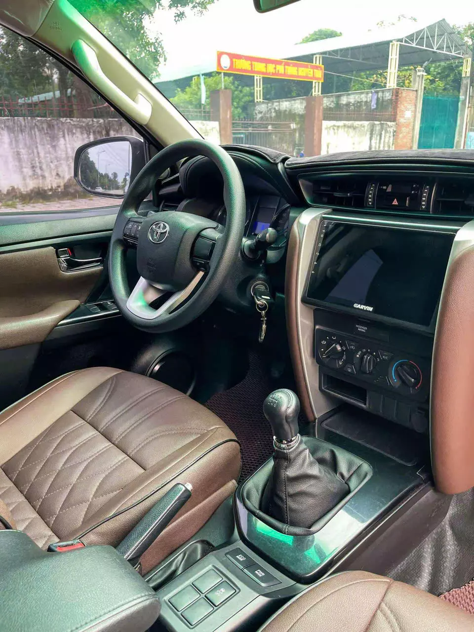 Chính chủ bán xe Fortuner 2019 số sàn-9