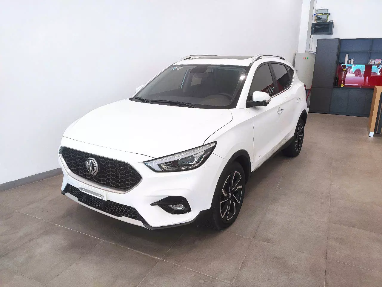 Chính chủ bán xe MG ZS Lux sx 2023 màu trắng-0