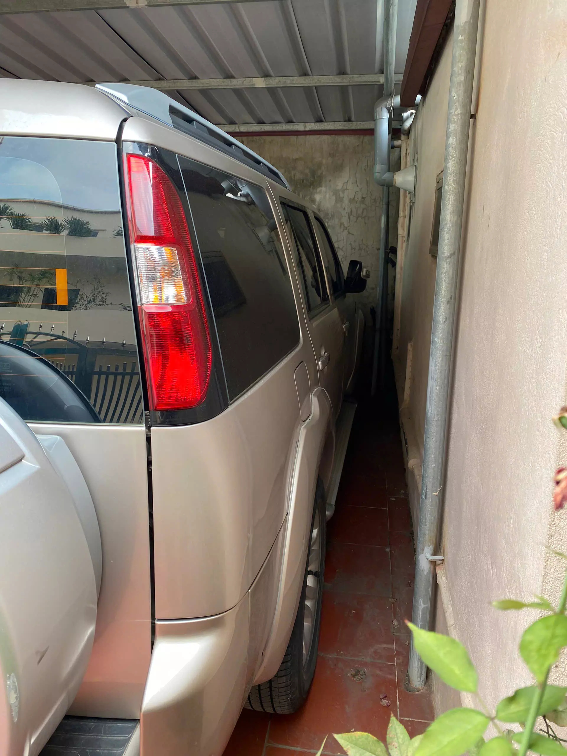 Everest cá nhân chính chủ sản xuất và đăng ký năm 2014.-2