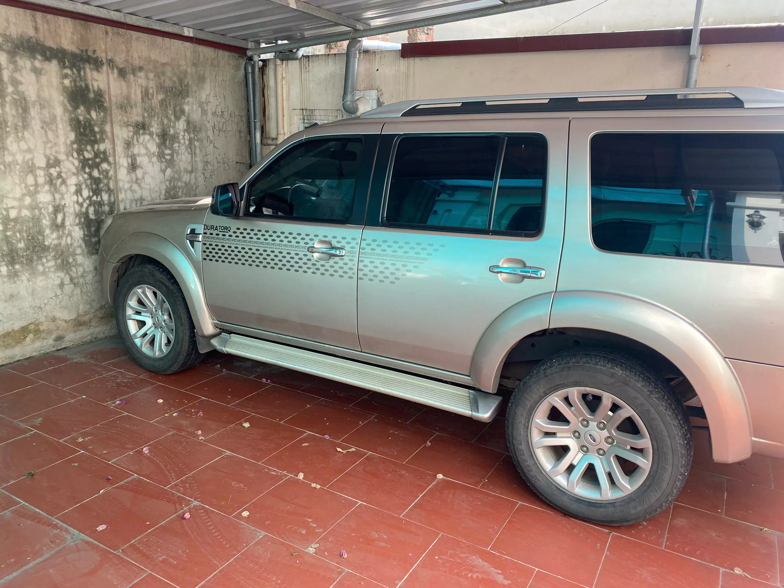 Everest cá nhân chính chủ sản xuất và đăng ký năm 2014.-4