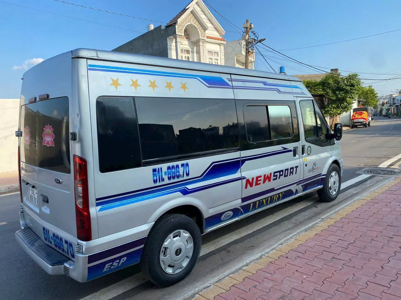 CẦN BÁN HOẶC CHO THUÊ XE TẢI VAN 6 CHỖ – FORD TRANSIT ĐỘ LIMOUSINE-1