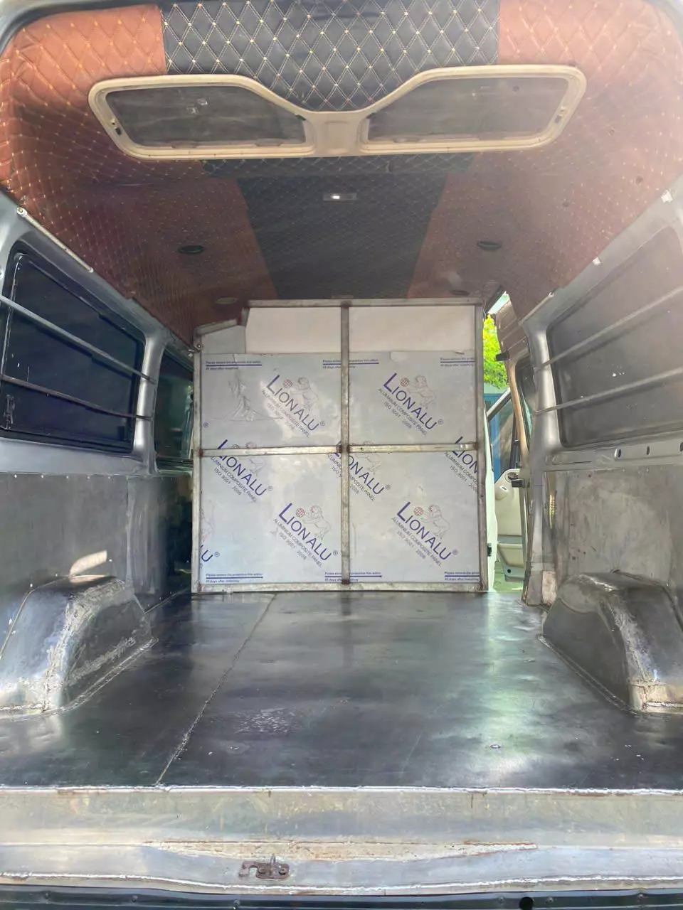 CẦN BÁN HOẶC CHO THUÊ XE TẢI VAN 6 CHỖ – FORD TRANSIT ĐỘ LIMOUSINE-2