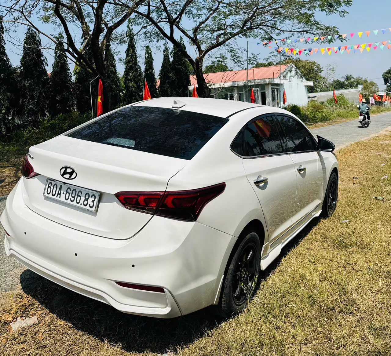 Chính chủ Cần bán xe 4 chỗ đẹp -1