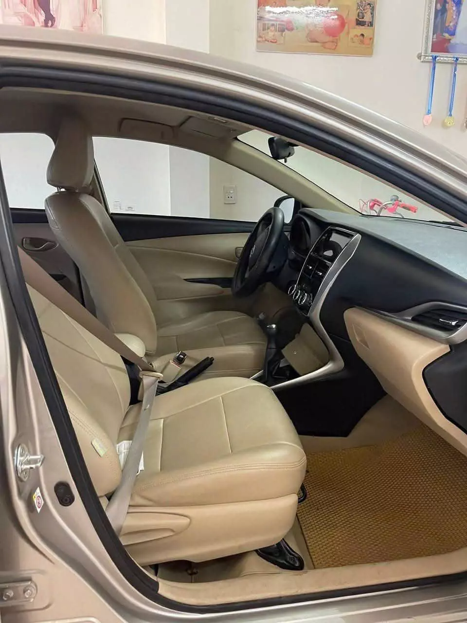 Gia đình cần bán xe Toyota vios -1