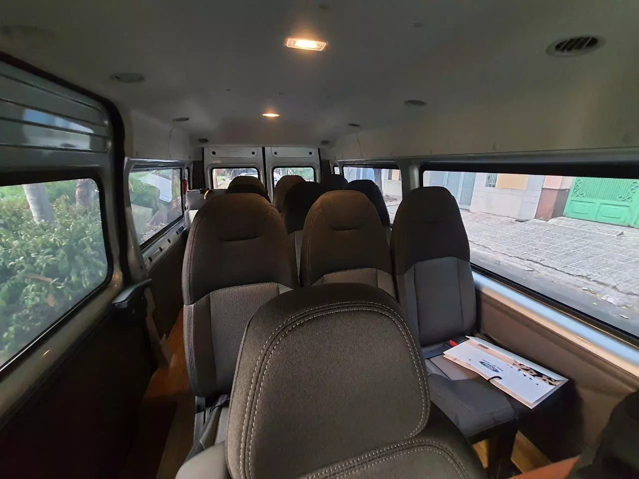 Cần bán xe Ford Transit đời 2024-0