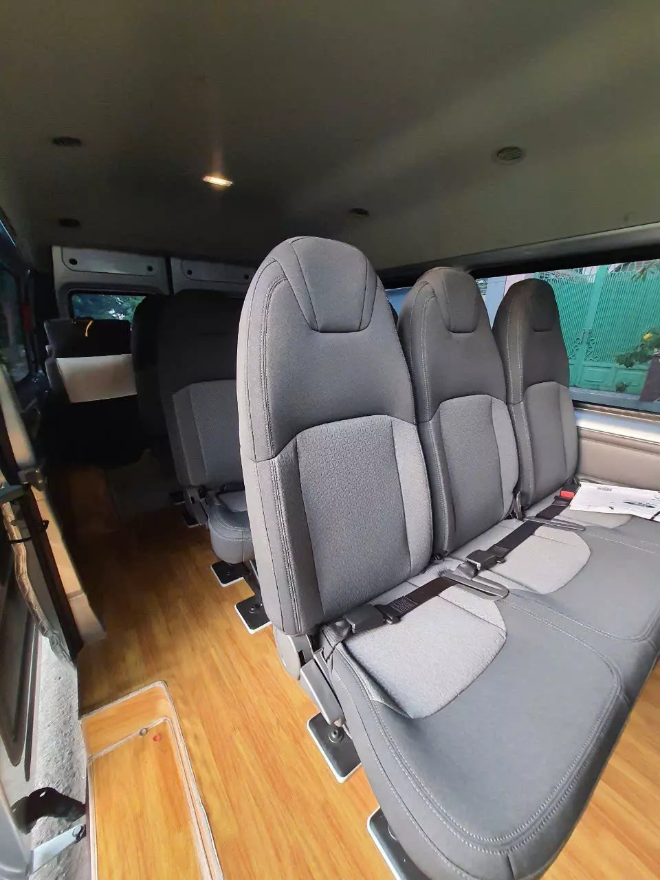 Cần bán xe Ford Transit đời 2024-1