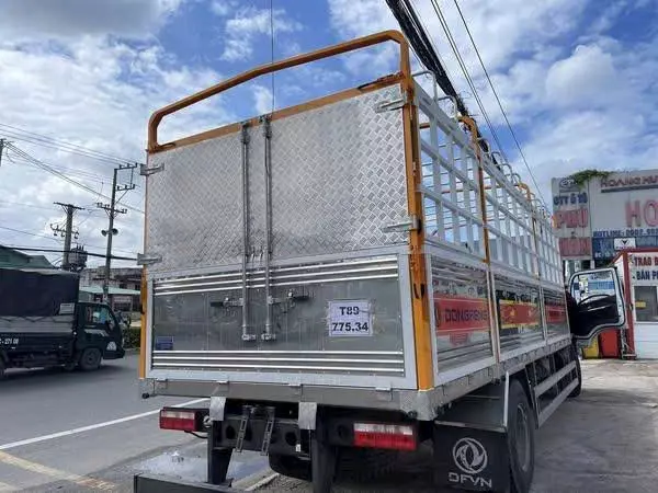 Xe nhập khẩu nguyên chiếc  - Tải trọng cho phép 9T1,tổng tải 15 tấn-6