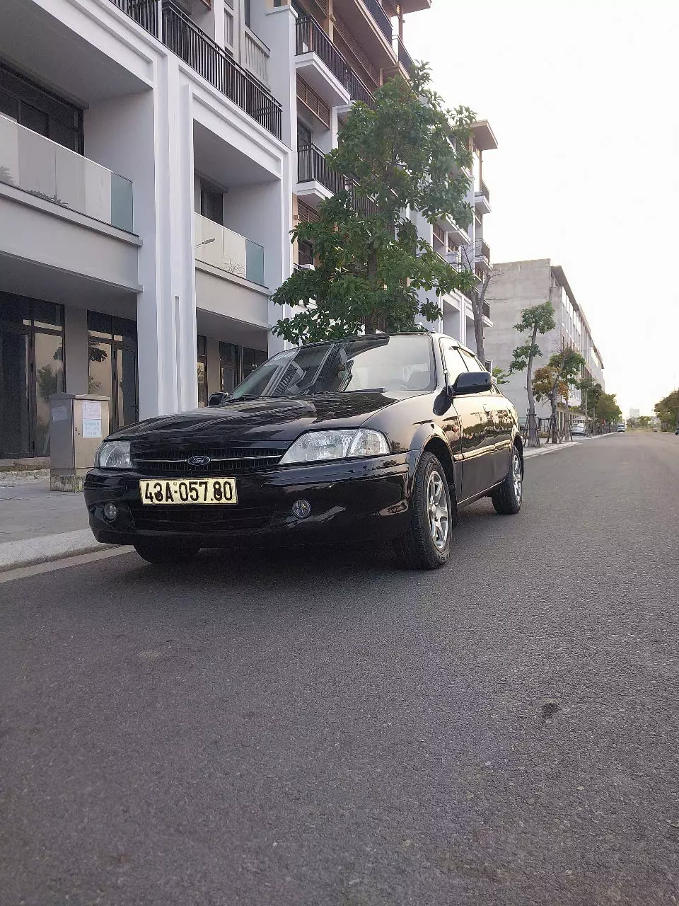 Chính chủ bán xe FORD LASER sản xuất năm 2001 -0