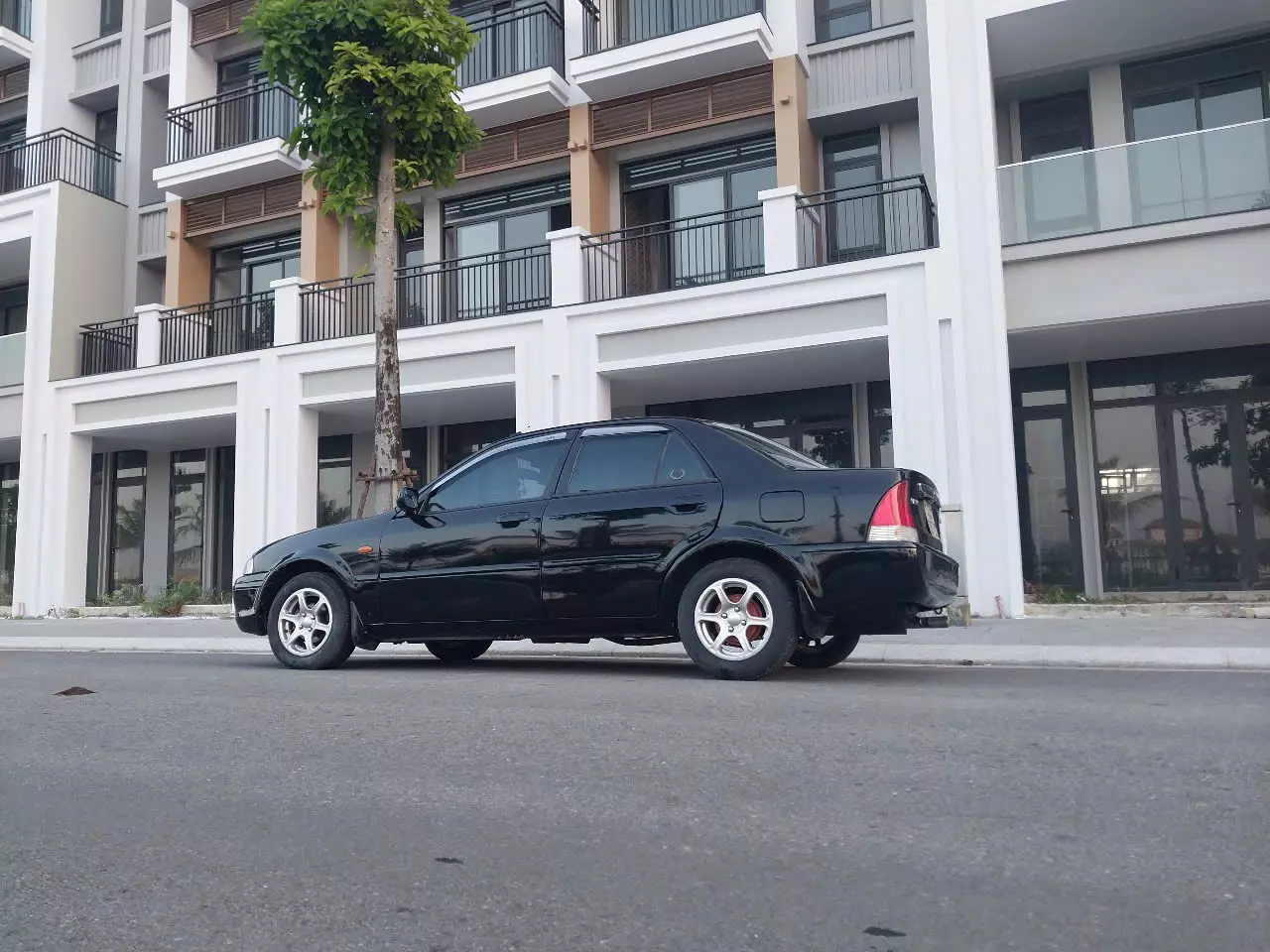 Chính chủ bán xe FORD LASER sản xuất năm 2001 -4