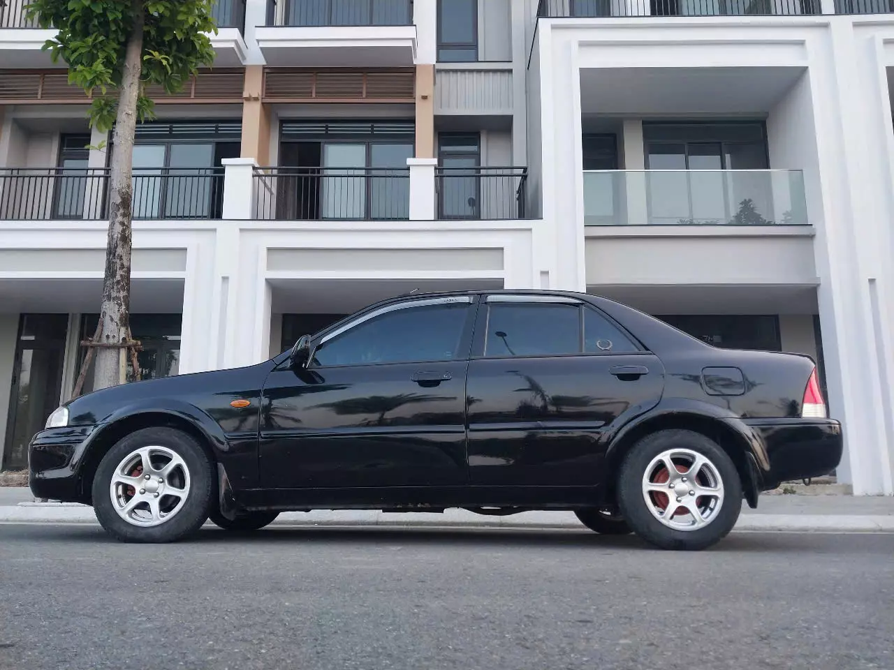 Chính chủ bán xe FORD LASER sản xuất năm 2001 -2
