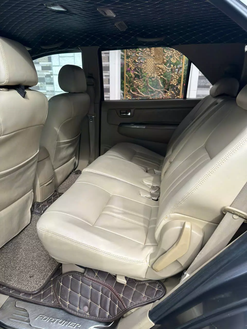 Chính chủ bán xe TOYOTA FORTUNER sản xuất năm 2011 -1