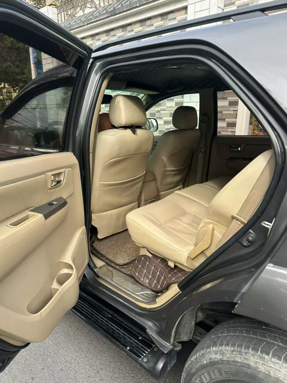 Chính chủ bán xe TOYOTA FORTUNER sản xuất năm 2011 -2