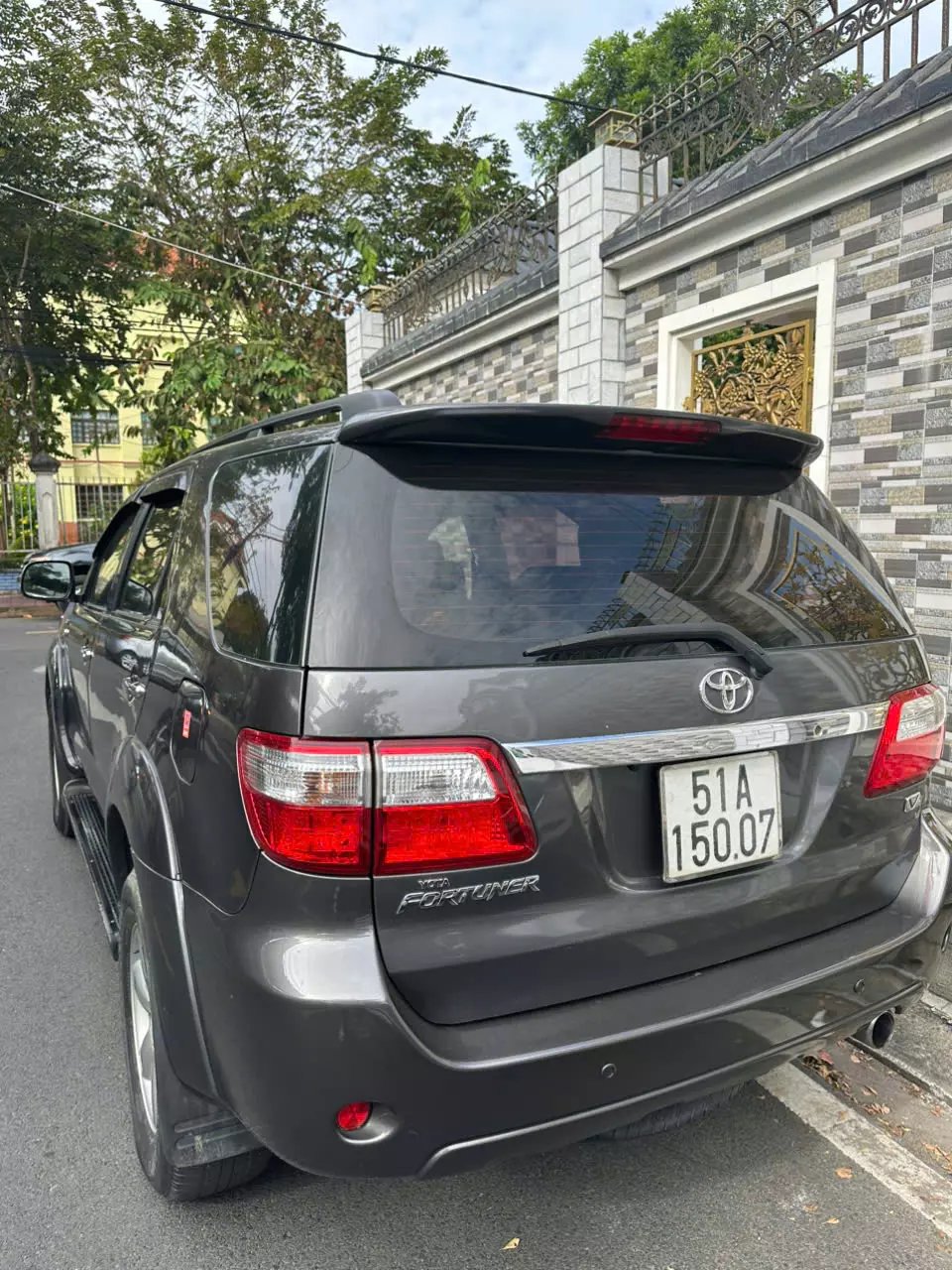 Chính chủ bán xe TOYOTA FORTUNER sản xuất năm 2011 -0