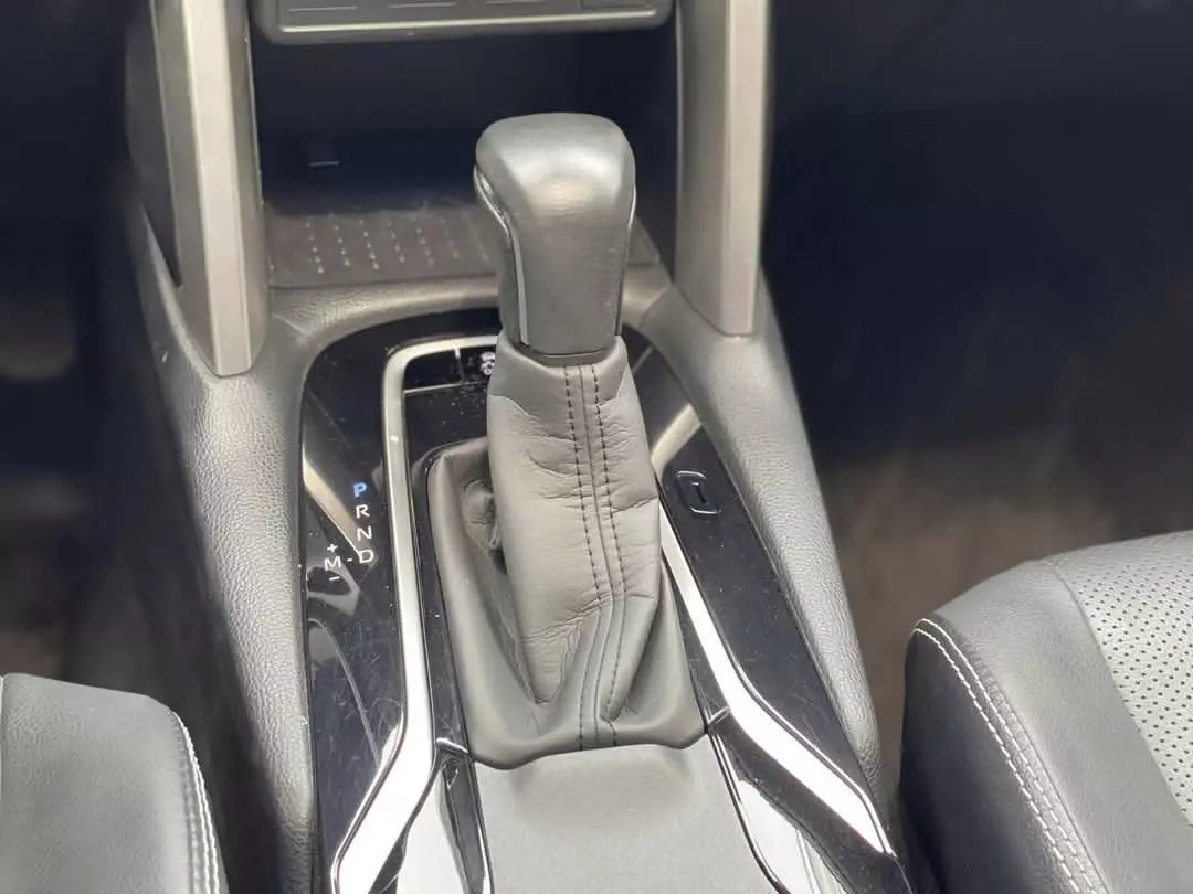 Xe 1 chủ sử dụng từ mới Toyota Corolla Cross sản xuất năm 2022-5